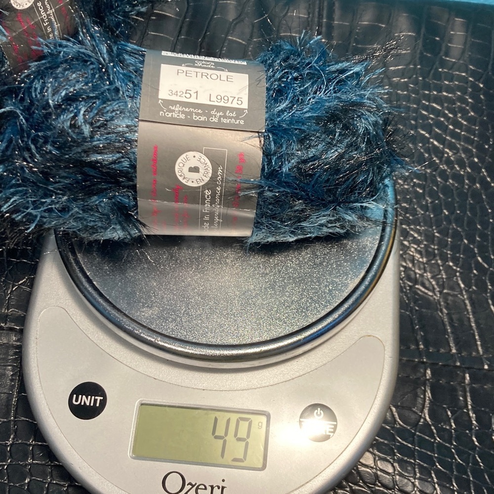 10 NWT Bergere de France Soft Faux Fur Yarn Color Petrole ALL‎ Lot L9975 - Picture 15 of 15